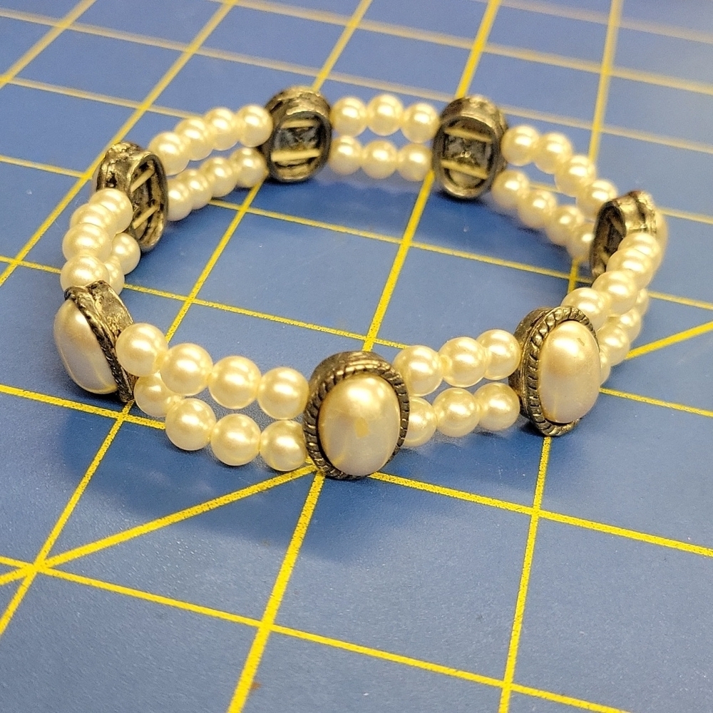 Faux Pearl & Silver 8" Stretch Bracelet